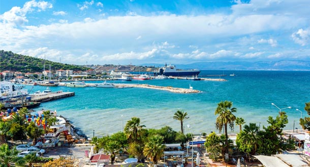 Deluxe Double Balkonlu Oda – Havuz veya Bahce Manzarali